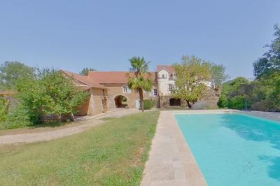 Maison - 248 m² - 9 pièces