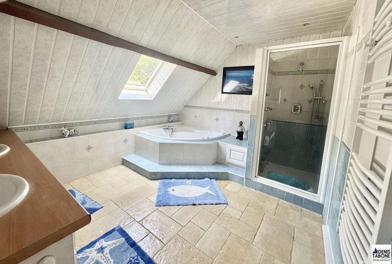 Maison traditionnelle - 123 m² - 7 pièces