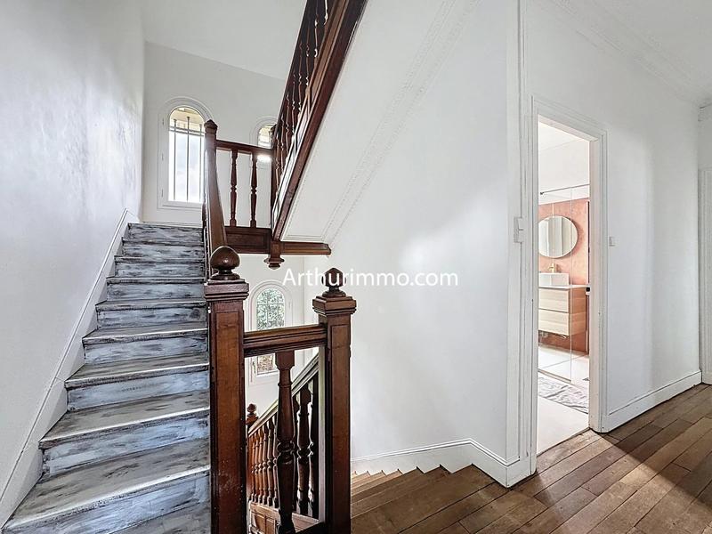 Maison - 280 m² - 10 pièces