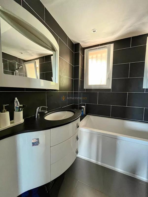 Maison - 148 m² - 8 pièces