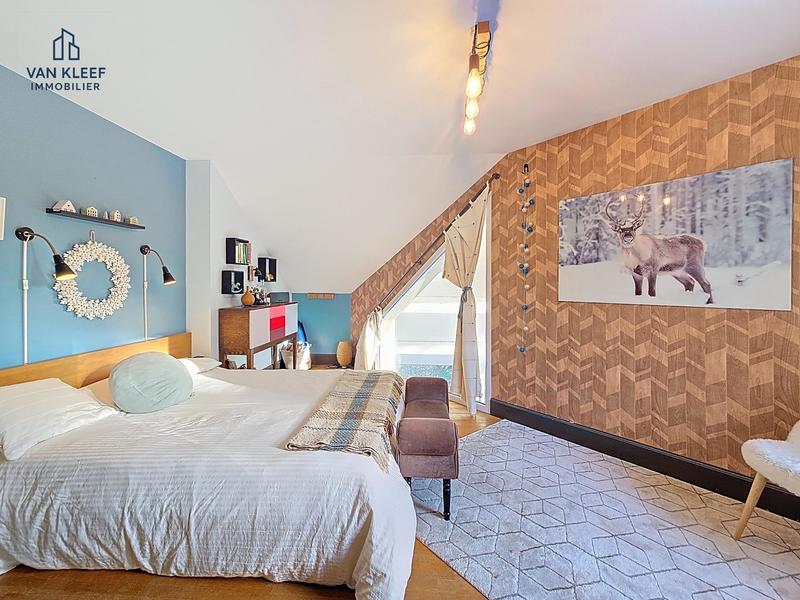 Maison traditionnelle - 180 m² - 7 pièces