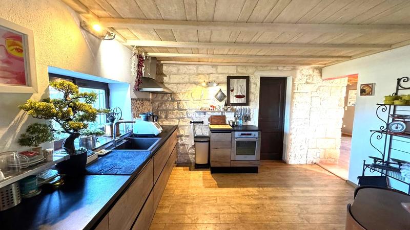 Mas - 258 m² - 10 pièces