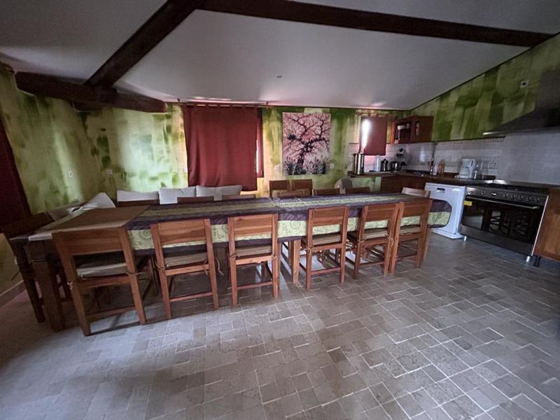 Propriété - 1 721 m² - 30 pièces