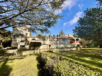 Propriété - 767 m² - 30 pièces