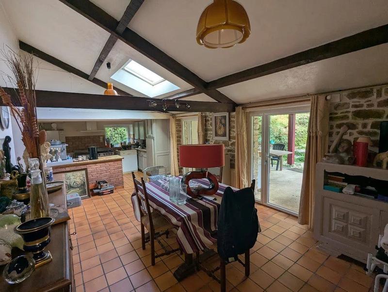 Maison - 224 m² - 9 pièces