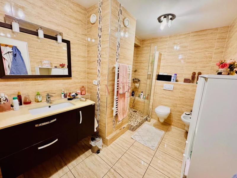 Appartement - 94 m² - 4 pièces