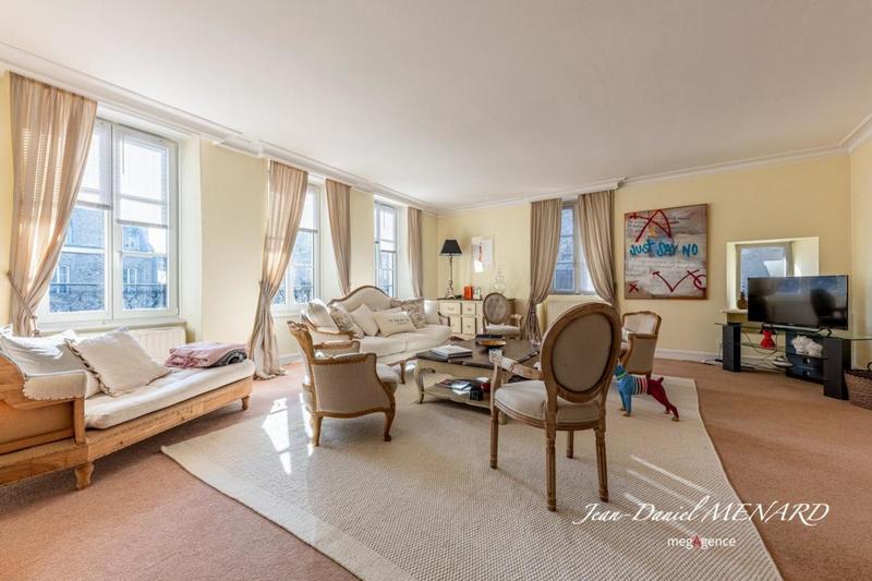 Appartement - 200 m² - 6 pièces