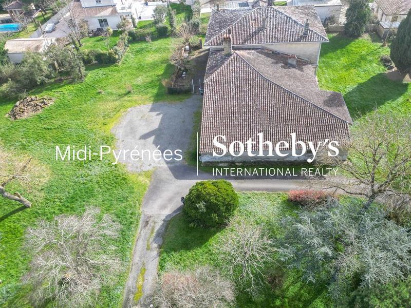 Maison - 232 m² - 6 pièces