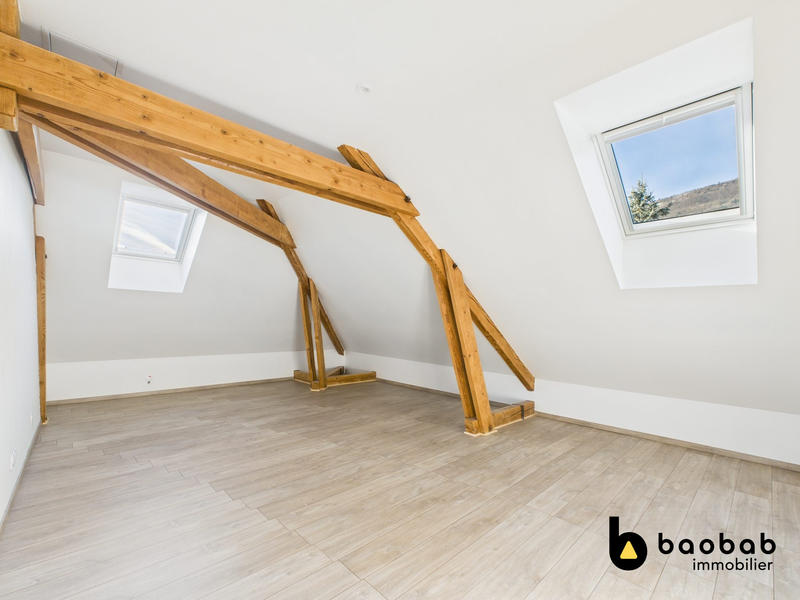 Maison traditionnelle - 240 m² - 7 pièces