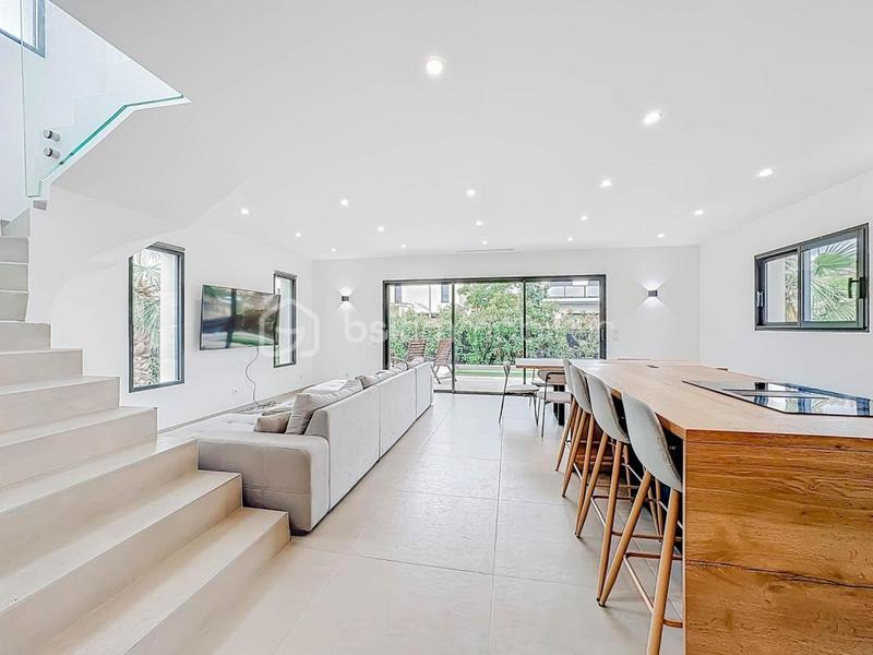 Maison - 140 m² - 5 pièces