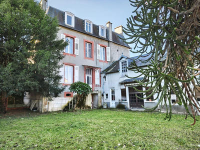 Immeuble - 210 m² - 8 pièces