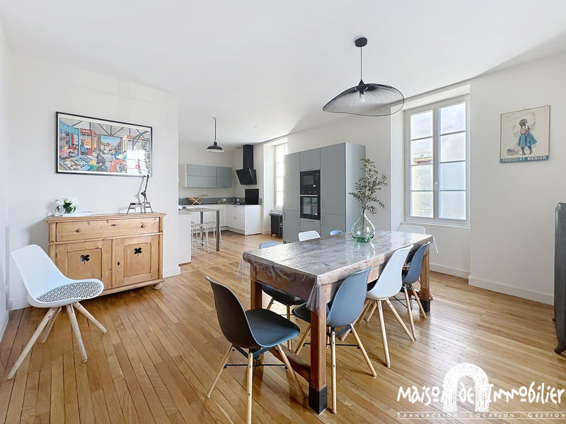 Maison - 187 m² - 7 pièces