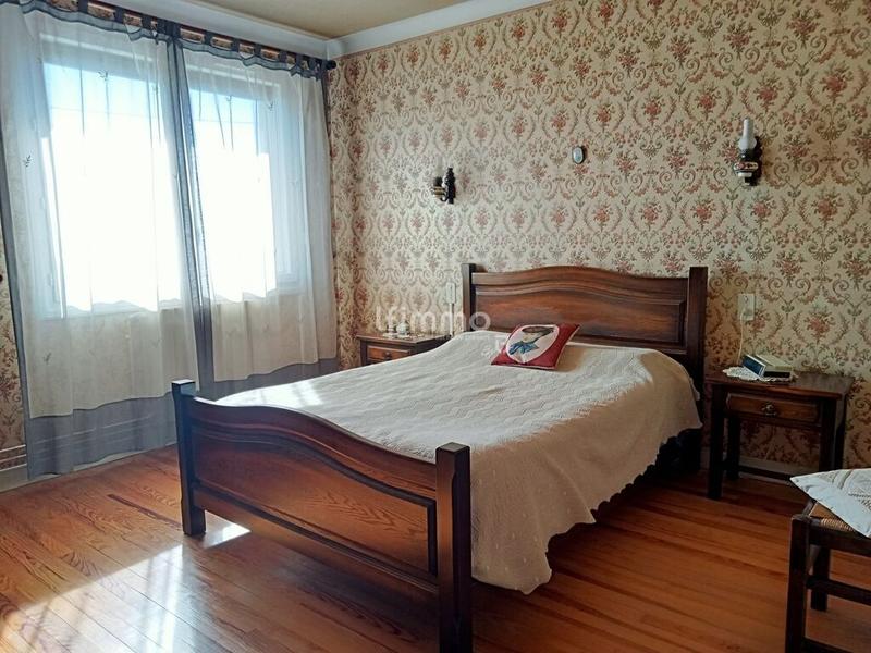 Maison - 216 m² - 6 pièces