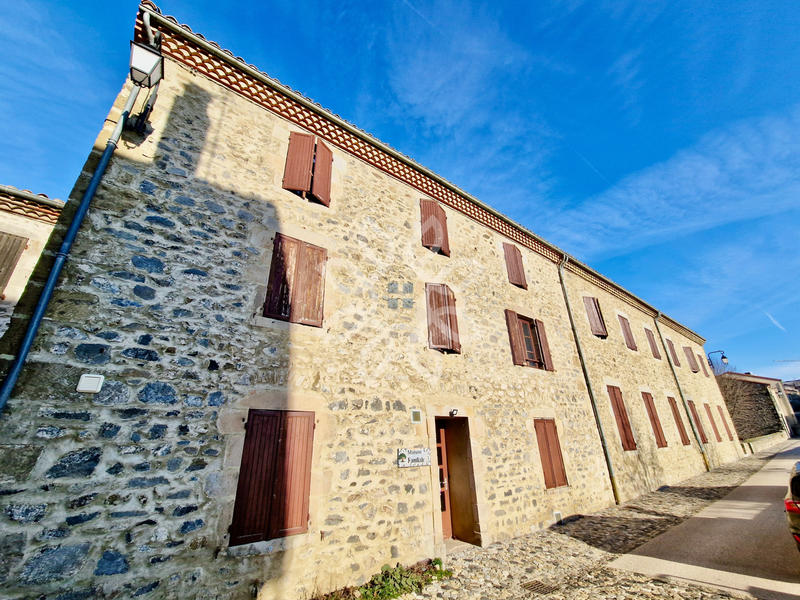 Propriété - 380 m² - 27 pièces