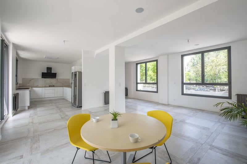 Maison - 220 m² - 8 pièces