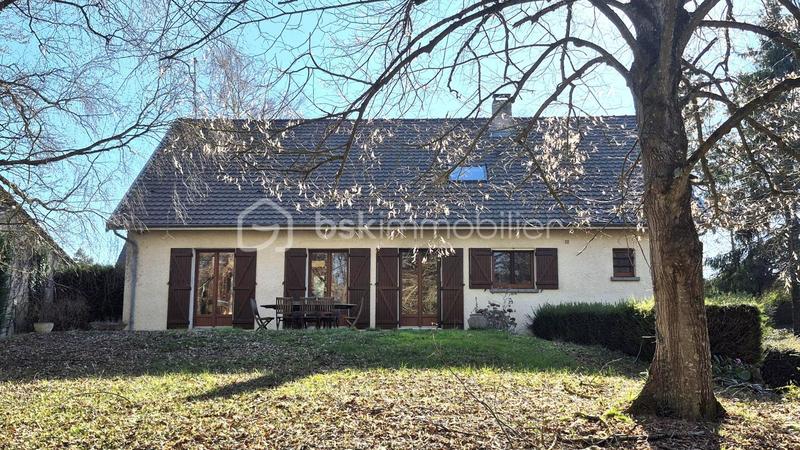 Maison traditionnelle - 201 m² - 7 pièces