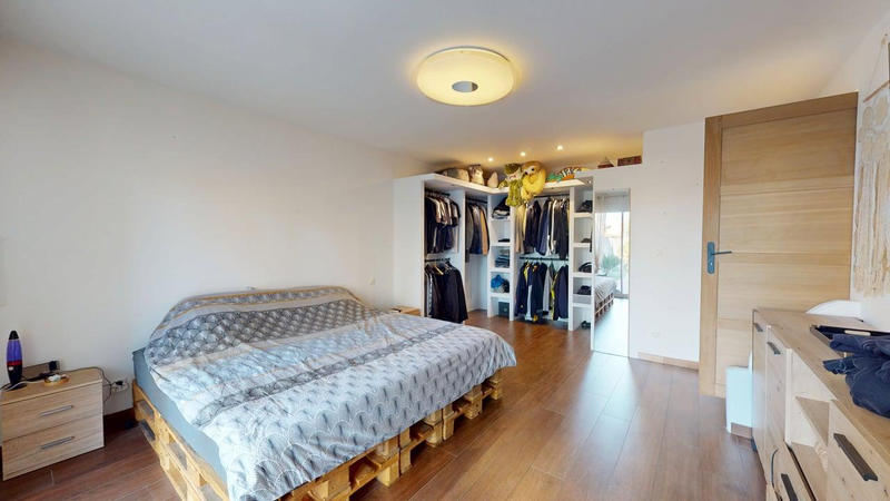 Maison - 214 m² - 8 pièces