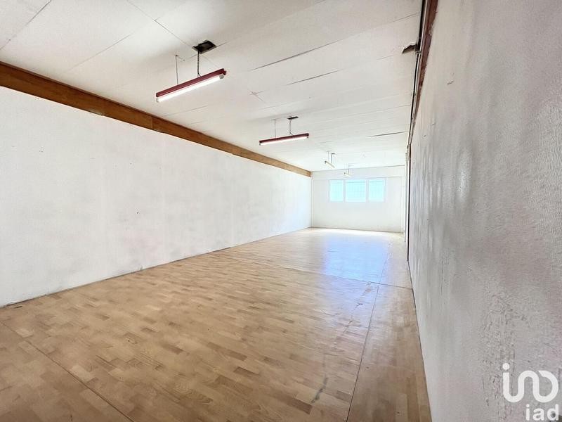 Local commercial - 3 000 m²