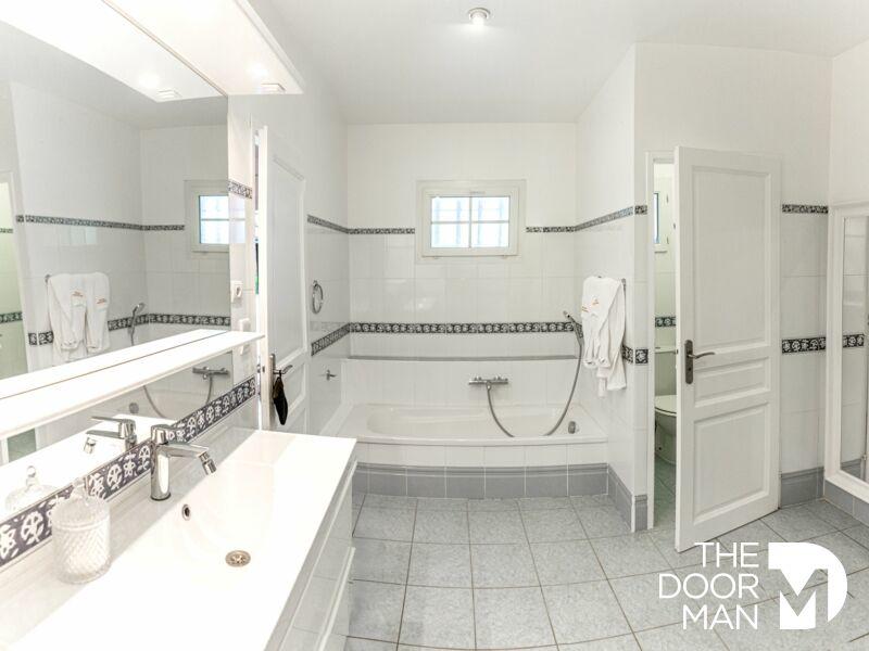 Propriété - 287 m² - 7 pièces