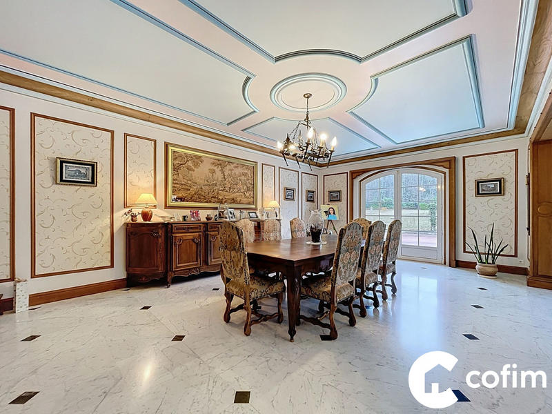 Maison - 349 m² - 6 pièces