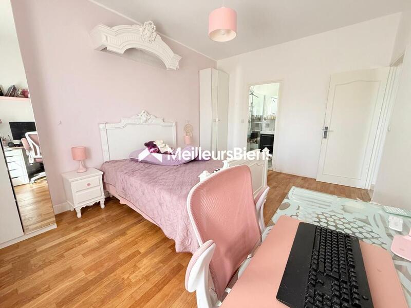 Maison - 225 m² - 10 pièces