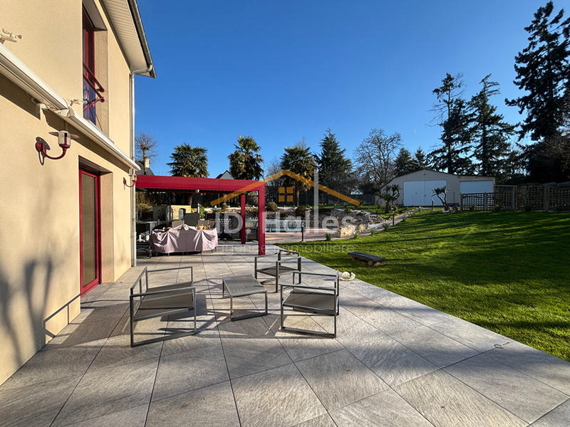 Maison - 245 m² - 10 pièces