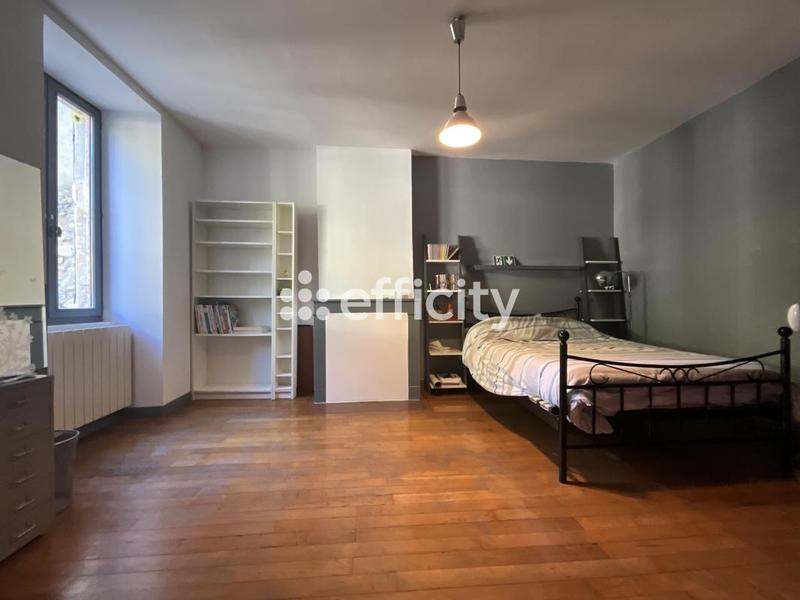 Maison - 305 m² - 13 pièces