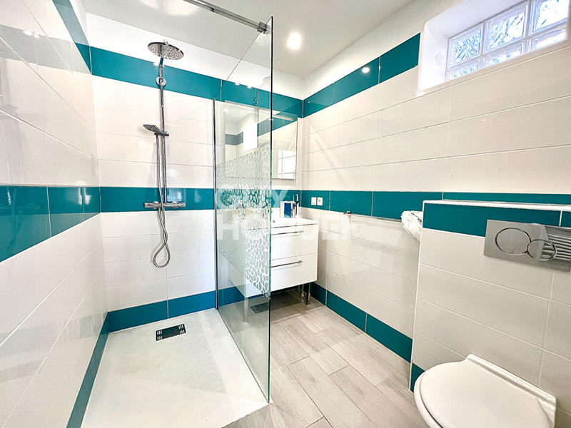 Maison - 180 m² - 7 pièces