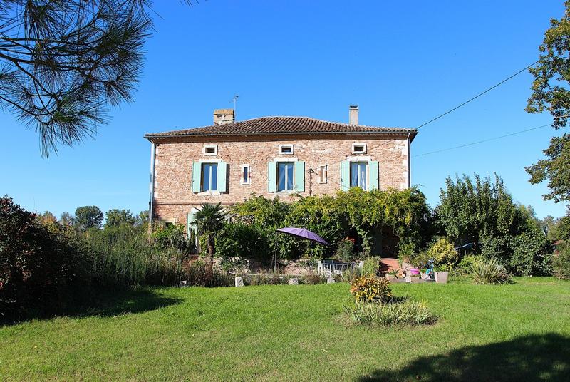 Maison - 405 m² - 10 pièces