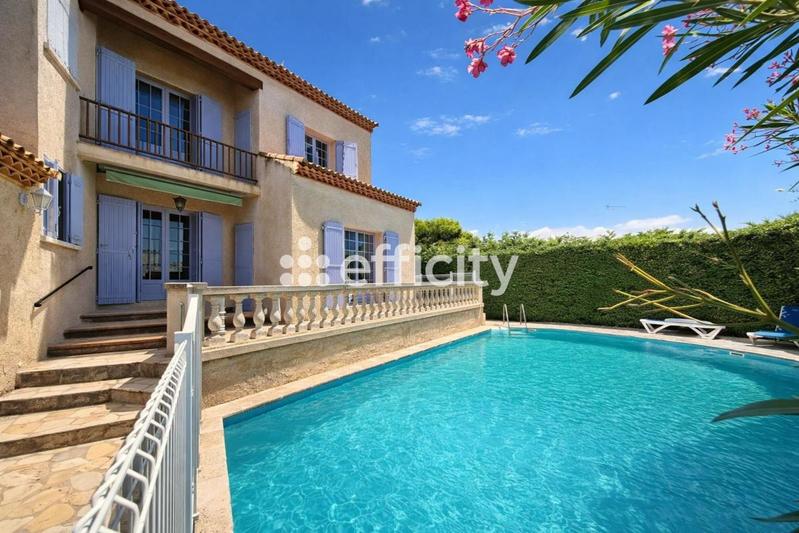 Maison - 245 m² - 7 pièces