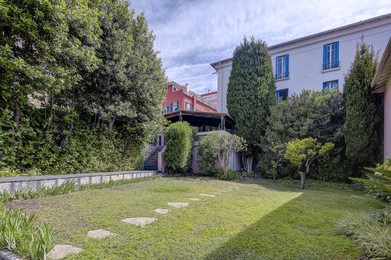 Maison - 200 m² - 7 pièces