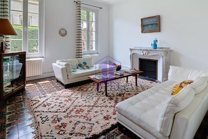 Maison - 390 m² - 8 pièces