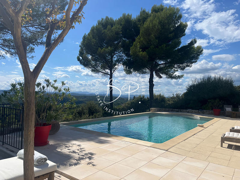 Maison - 172 m² - 8 pièces