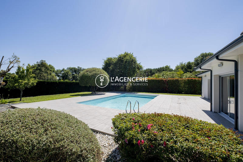 Maison - 180 m² - 5 pièces