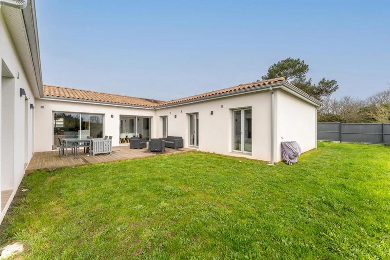 Maison - 196 m² - 8 pièces