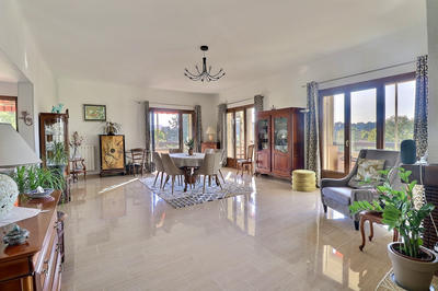 Maison - 290 m² - 9 pièces