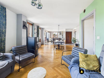 Maison - 199 m² - 8 pièces