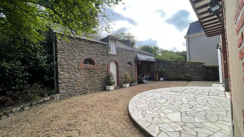 Maison - 210 m² - 11 pièces