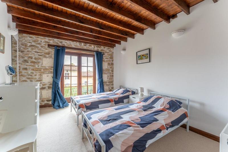 Maison - 300 m² - 11 pièces