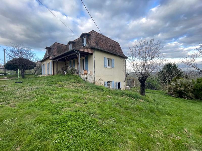Maison - 238 m² - 7 pièces