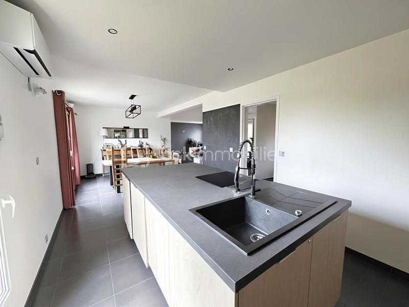 Maison - 161 m² - 8 pièces