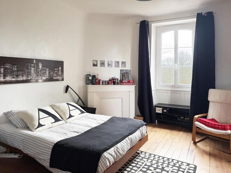 Maison - 270 m² - 9 pièces