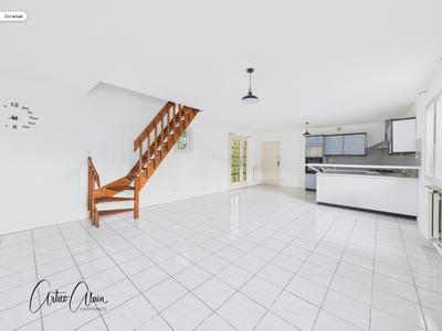 Maison - 82 m² - 3 pièces