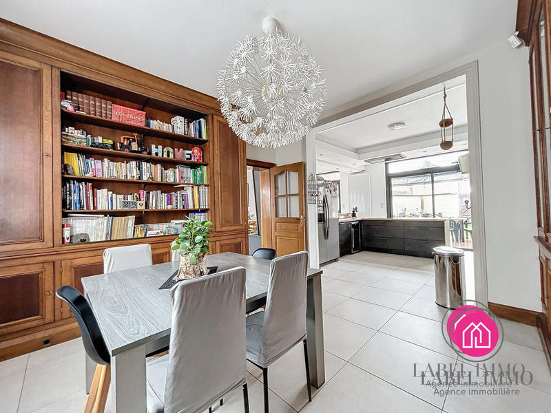 Maison - 200 m² - 10 pièces