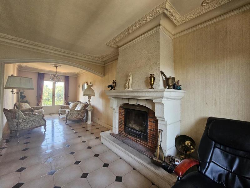 Maison - 238 m² - 9 pièces