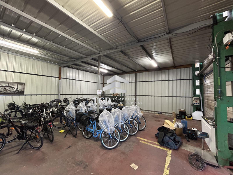 Local d'activités - 916 m²
