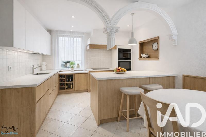 Maison - 181 m² - 8 pièces