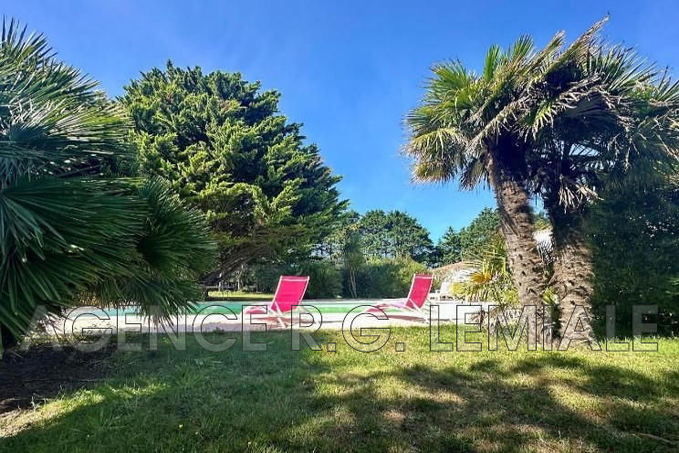 Maison - 260 m² - 12 pièces