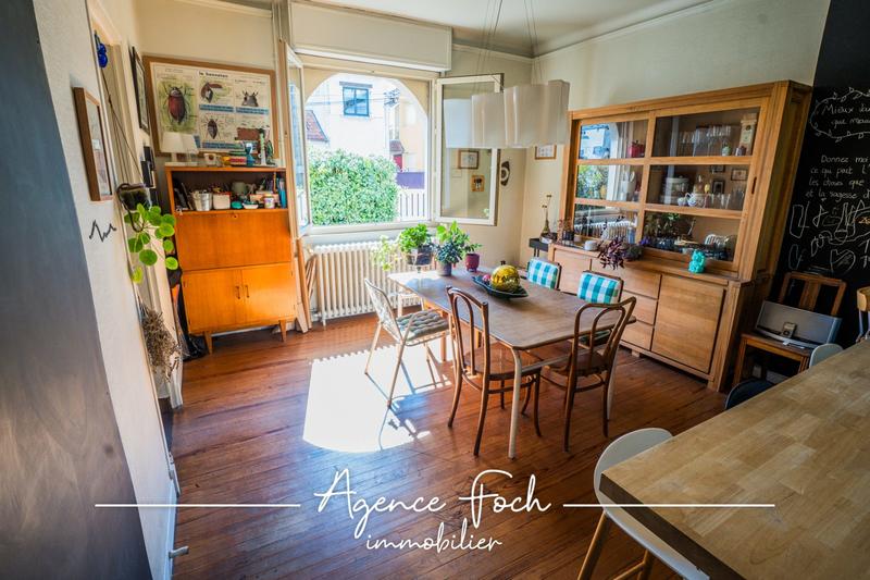 Maison traditionnelle - 250 m² - 5 pièces