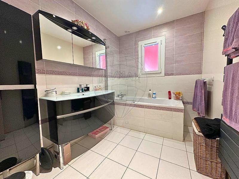 Maison - 183 m² - 7 pièces